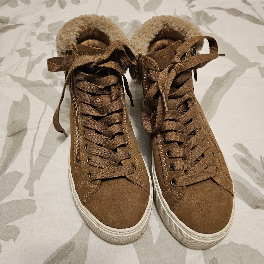 Adorable Ugg shoes